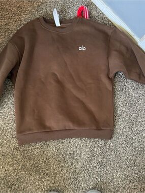 Small alo crewneck brownstone new without tags